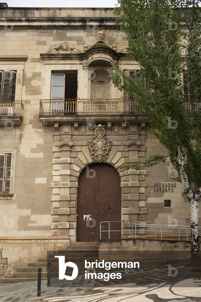 Justice palace (Palau de Justícia). The façade. The entrance porch. 1661 - 1685.