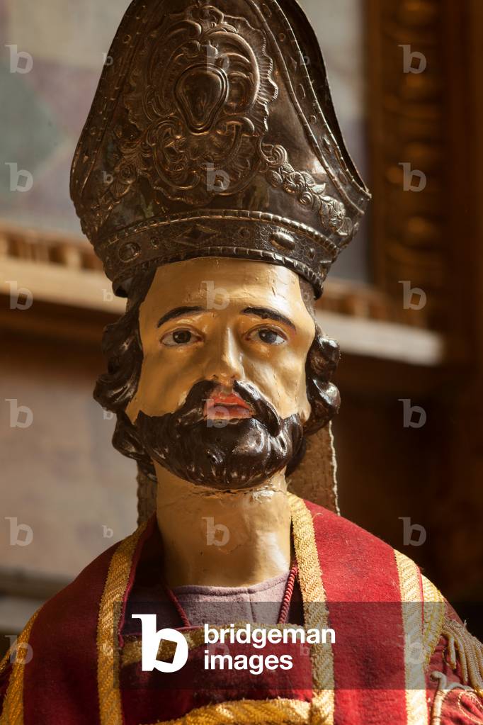 Parish church (Parochiale kerk Sint-Dionysius van Lede). Interior. A procession statue. Saint Denis.