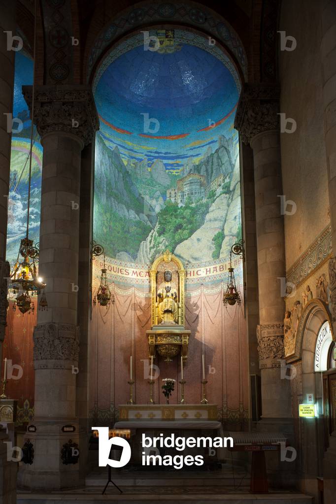 City site mount Tibidabo. The basilic church Holy hearth (Església de Sagrat Cor). Interior. South apse chapel. Mosaics. Eclecticism.