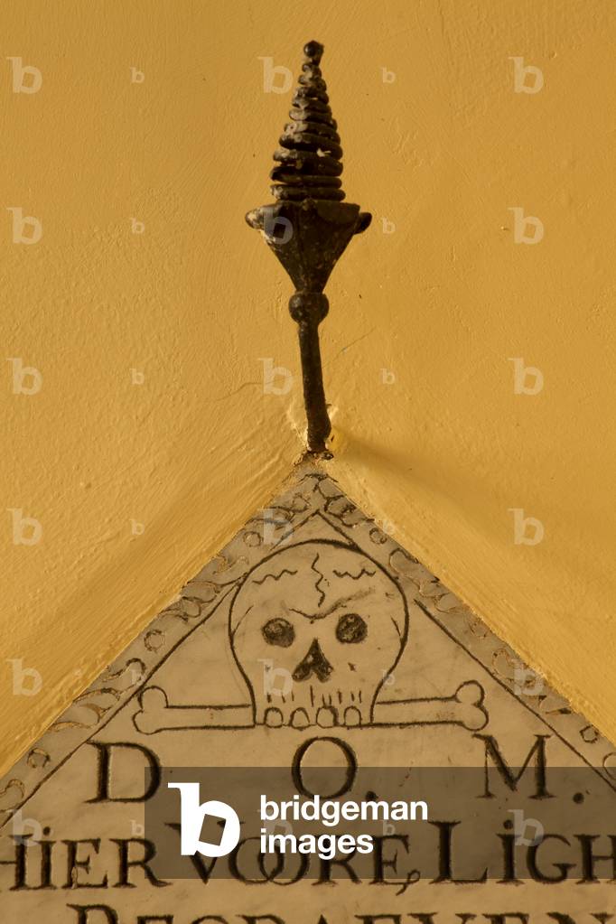 Tiegem. Parish church (Sint-Arnoldus). Interior. A funeral monument. Stone plate. Robertus De Plaet. 1747. Detail.