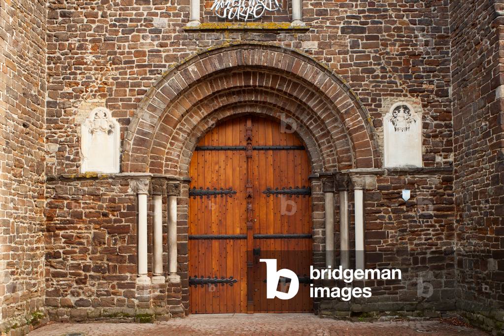 Parish church (Sint-Pieterskerk). Exterior. West façade. The portal.