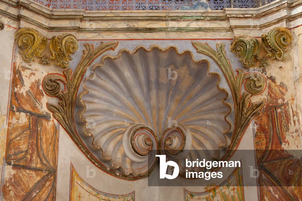 El santuari de la Mare de Dèu del Pla. interior de l'Església. Església de Nostra Senyora del Pla s. XVIII Avantsala del cambril Trompa nord-est en forma de petxina amb recargolament interior.