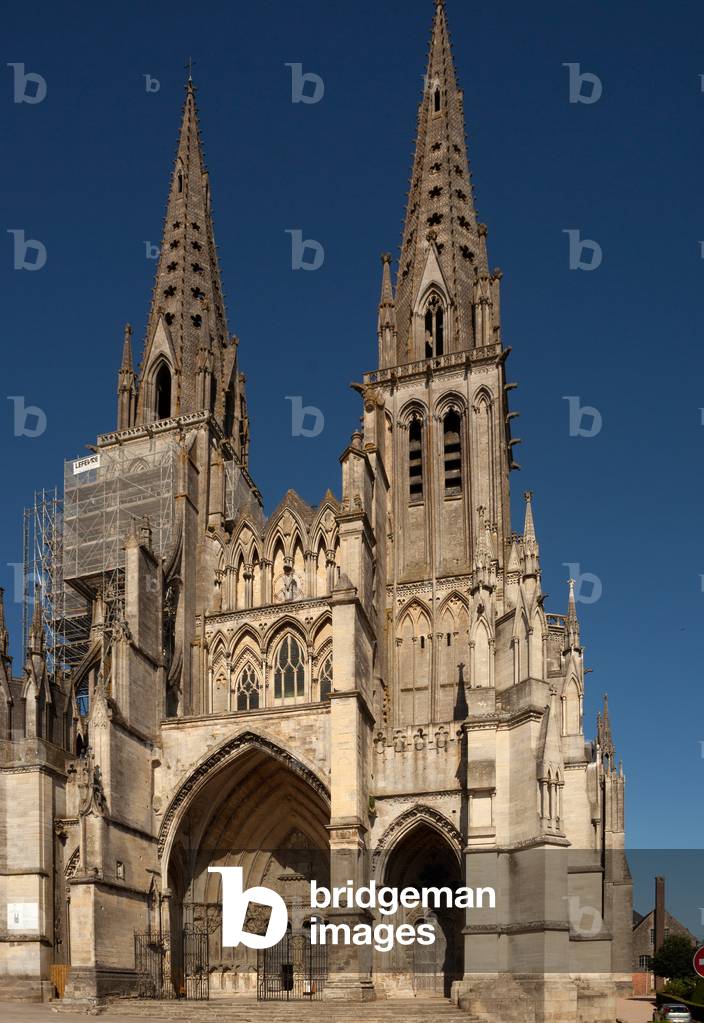 Cathedral (Basilique Cathédrale Notre-Dame de l'Assomption de Sées). Exterior. West façade. Gothic.