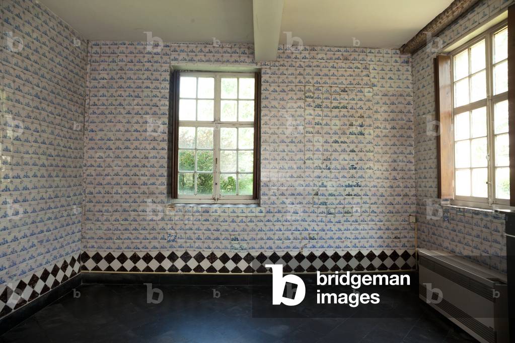 Abbey (Zwartzusterklooster). Interior. The kitchen. Ceramic tiles. 18th century.