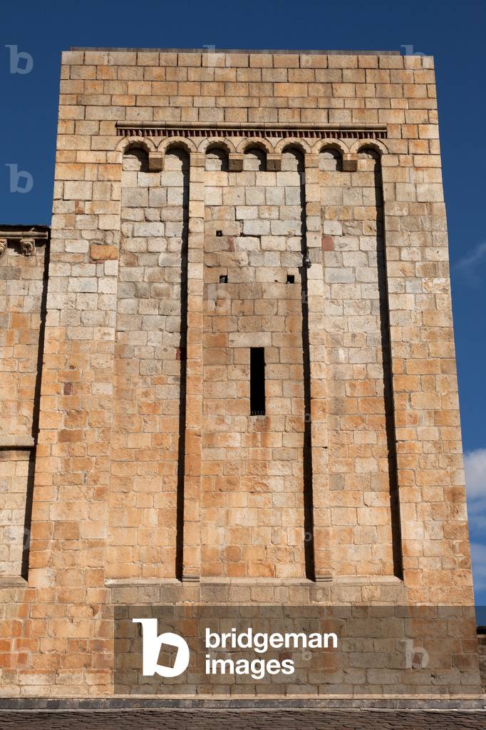 Cathedral. The cloister. A capital. Romanesque. 12th century.
