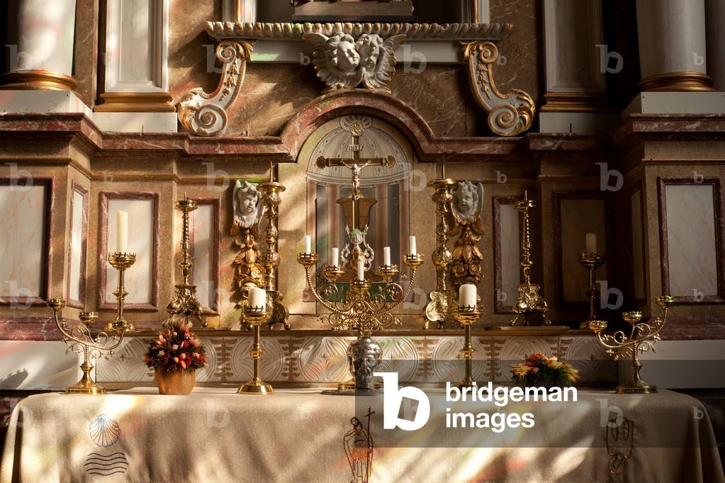 Parish church Everbeek-Beneden, (Onze-Lieve-Vrouwkerk). Interior. South apse. Altar. Detail.