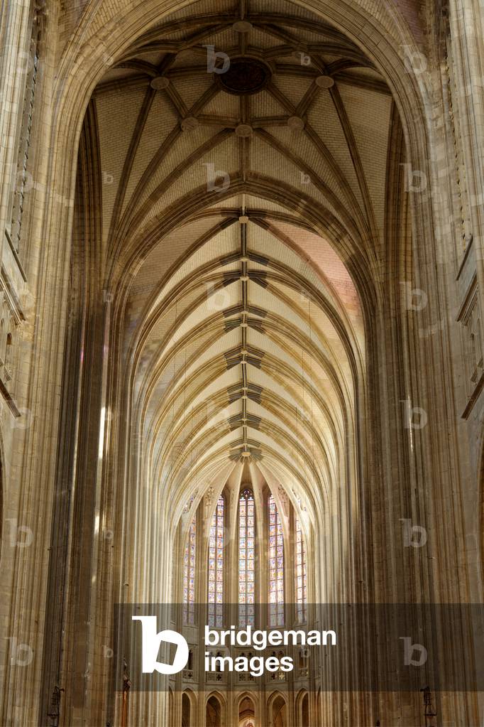 Cathedral (Cathédrale Sainte-Croix). Interior. The choir and crossing. The vaults. Gothic. Reconstruction 17th - 19th century.