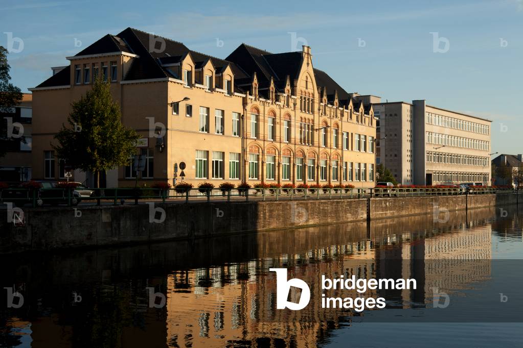 Marlboroughlaan. Former private hospital (privékliniek Dr.de Meulemeester). The building with the stream Scheldt. Ca 1914-1954.