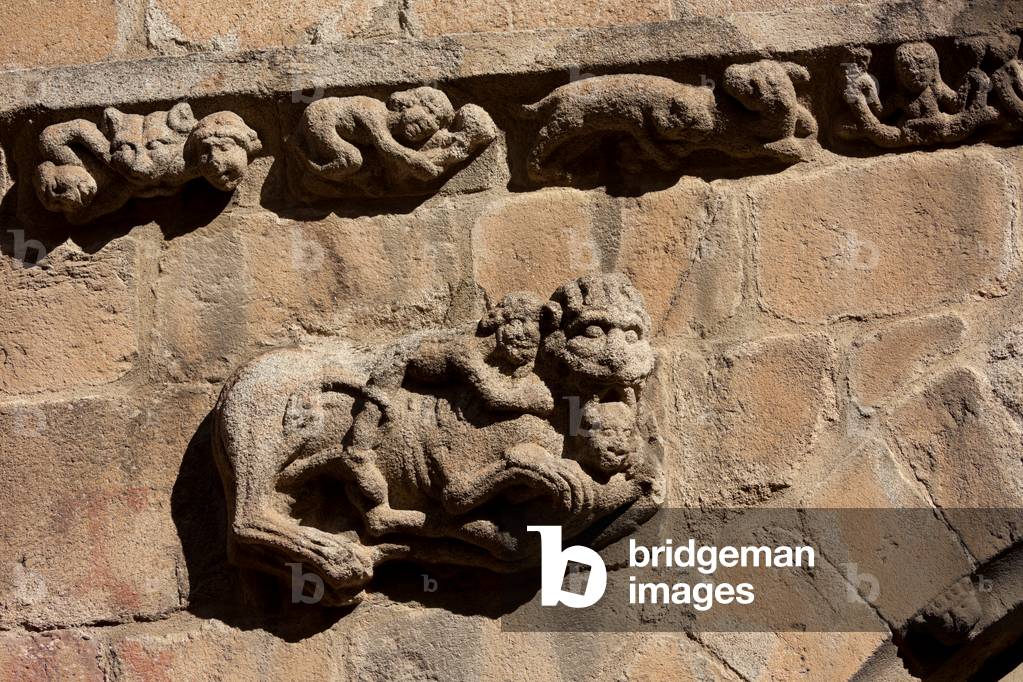 Cathedral. Exterior. West façade. Detail. The frieze. Sculpture of a lion. Romanesque. 12th century.