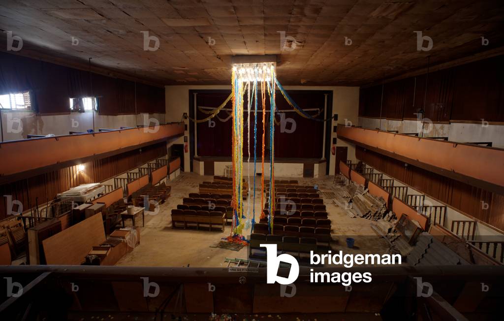 Former hotel (Hostal Vell - la Toranesa). Interior. The former polyvalent hall.