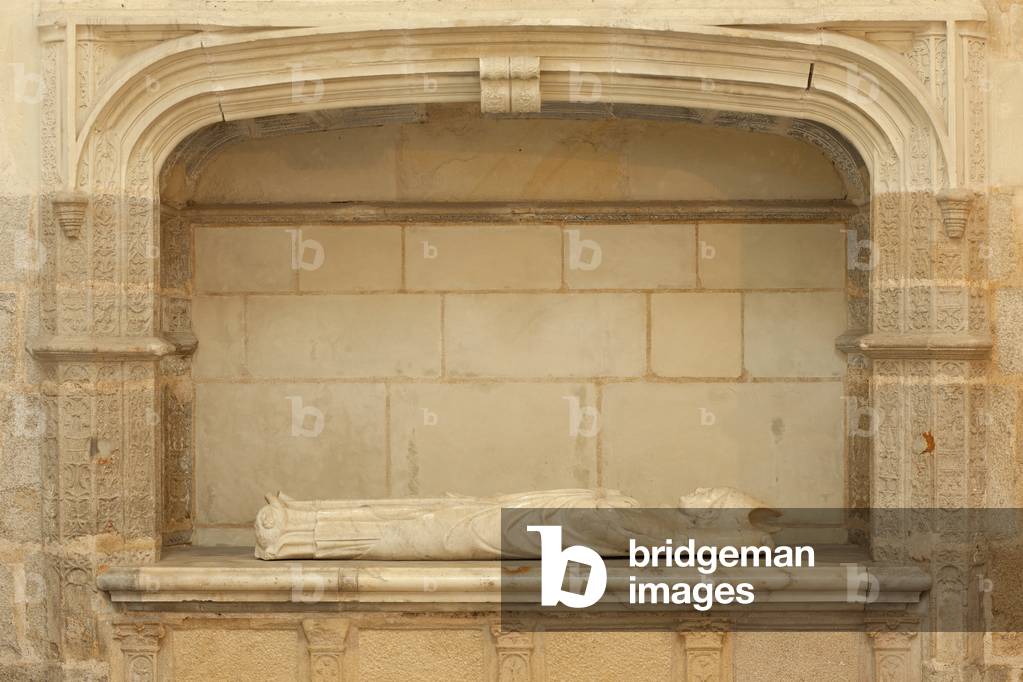 Cathedral (Cathédrale Saint-Pierre). Interior. A tomb of a bishop.