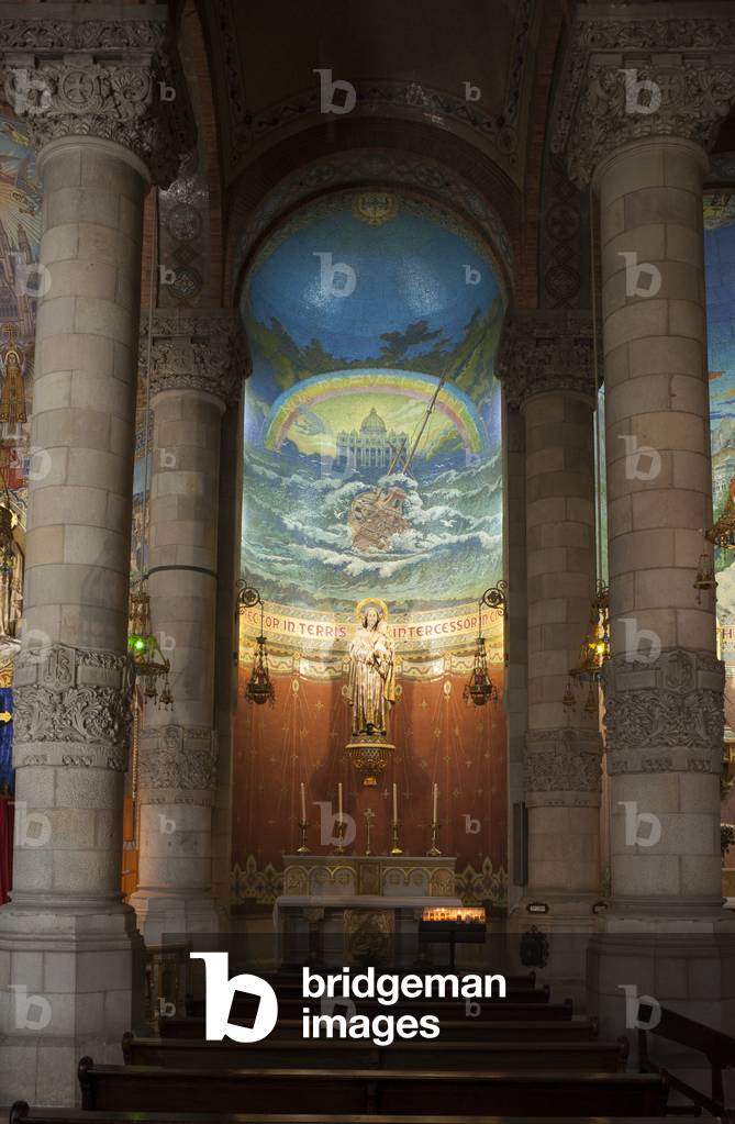 City site mount Tibidabo. The basilic church Holy hearth (Església de Sagrat Cor). Interior. South apse chapel. Mosaics. Eclecticism.