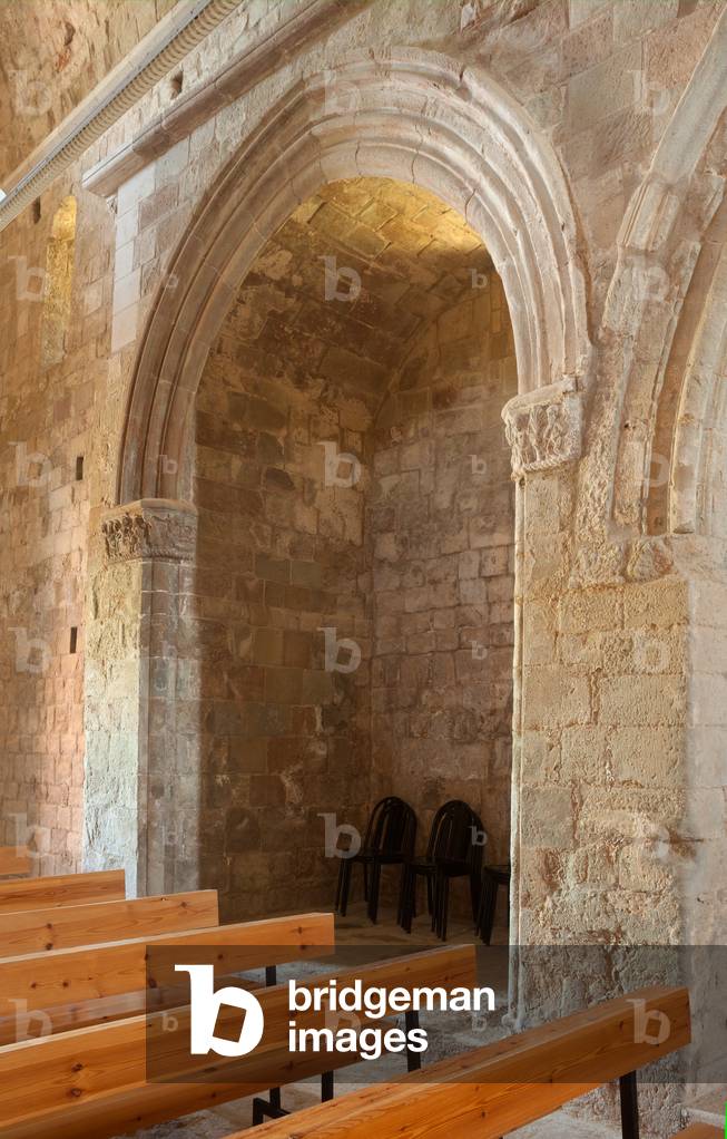 Priory (Priorat de Santa Maria). The church. Interior. North apse. A chapel. Romanesque. 1082.