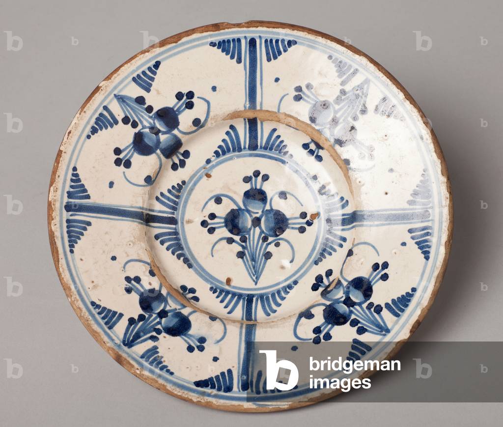 A dish. Ceramic work. Blue decoration. End 18th - begin 19th century. Museum inventory no: 1292.