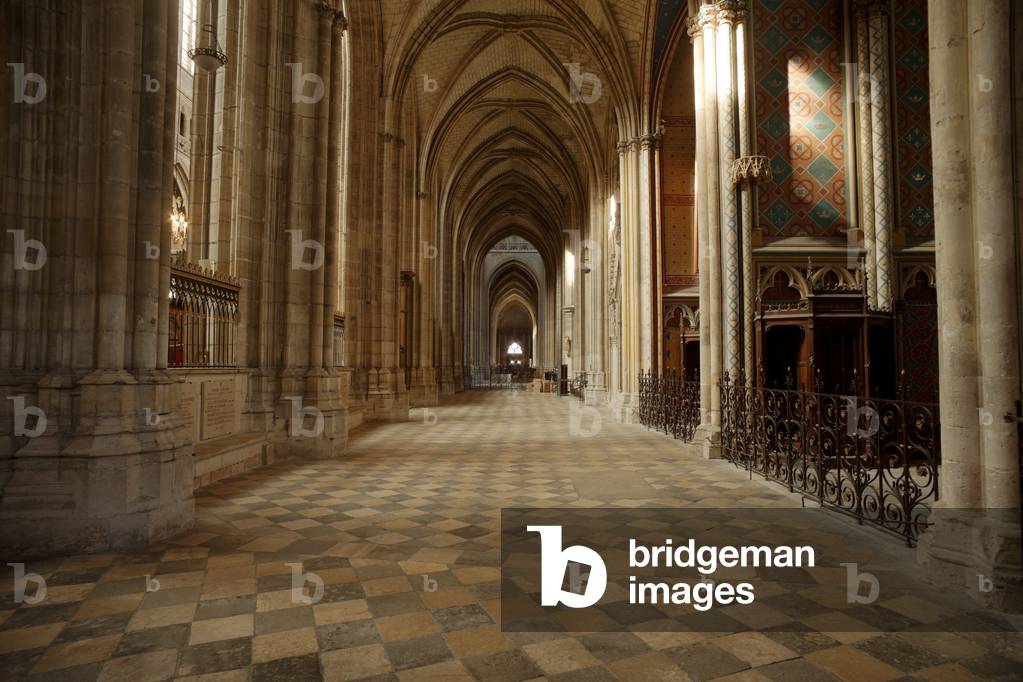 Cathedral (Cathédrale Sainte-Croix). Interior. The north ambulatory. Gothic. Reconstruction 17th - 19th century.