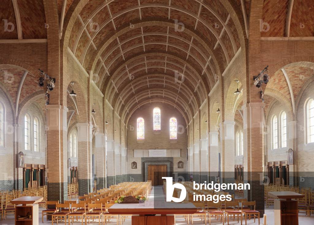 De Marolle. Parish church (Sint-Eligiuskerk). Interior. 1855. Design of architect Croquison. The nave.