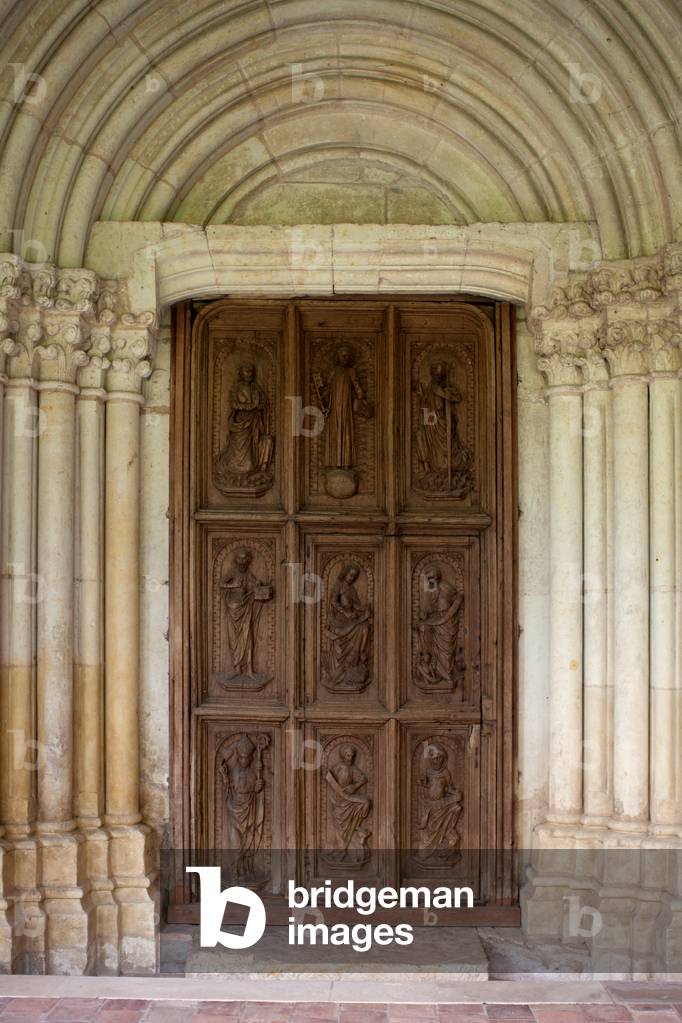Former hospital (Ancien hôpital Saint-Jean (Musée Jean Lurçat et de la tapisserie contemporaine). The cloister. A portal.