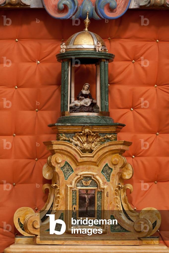 Church (Iglesia de San Ildefonso). Interior. An altar The baptism of Christ (Bautismo de Cristo. A painting. Baroque.