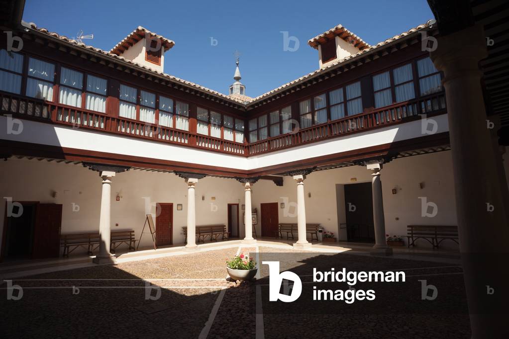 Palace (Palacio de los Condes de Valparaiso). Interior. Patio.