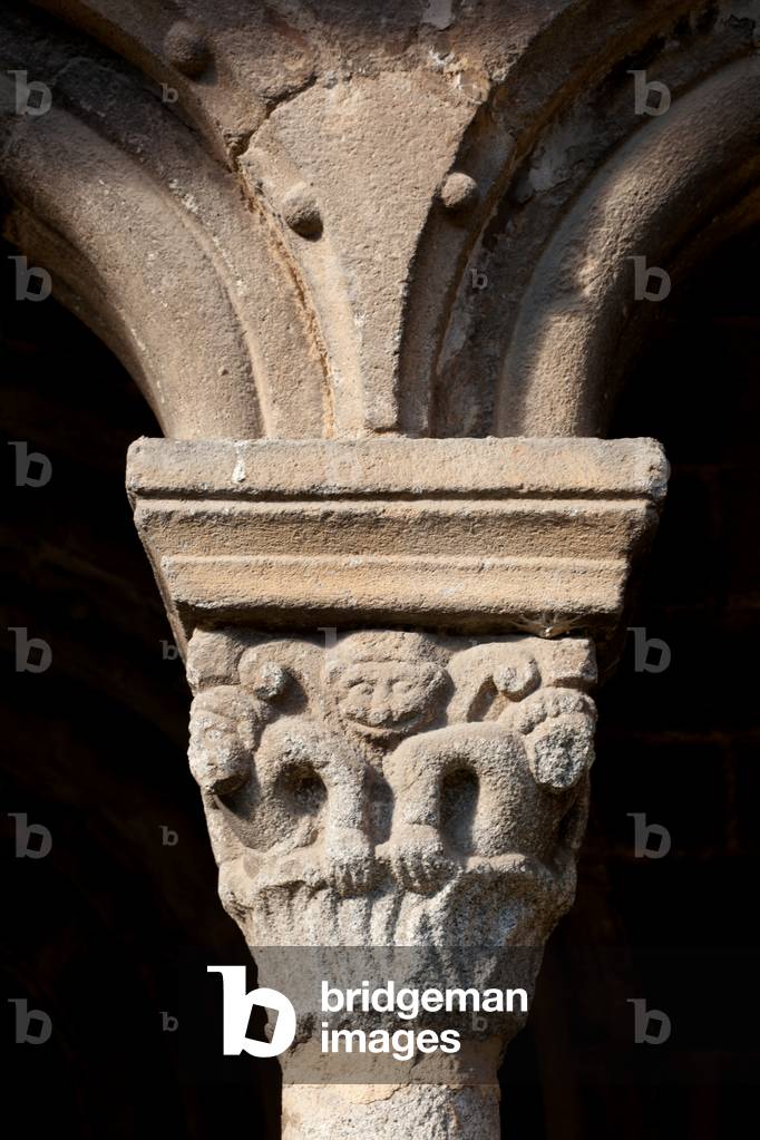 Cathedral. The cloister. A capital. Romanesque. 12th century.