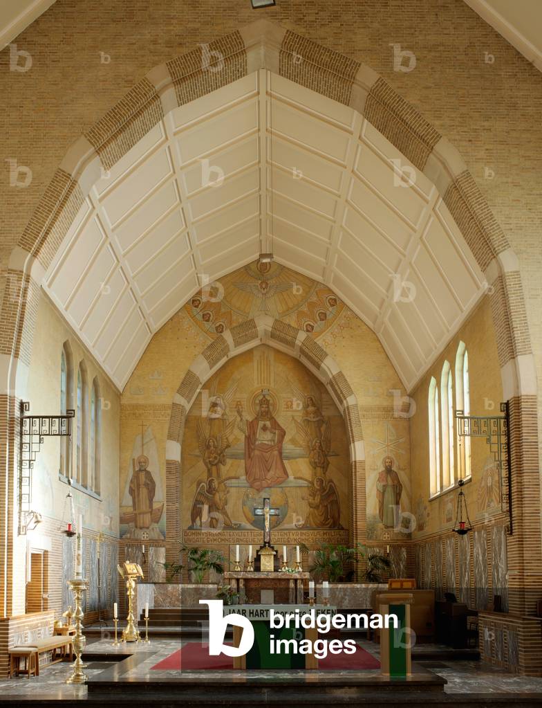 Parish church (Heilig-Hartkerk). Interior. Modernism. The choir.