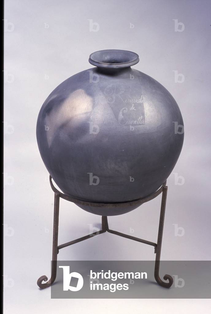 Water Jar (Cántaro), early 20th century (burnished earthenware)