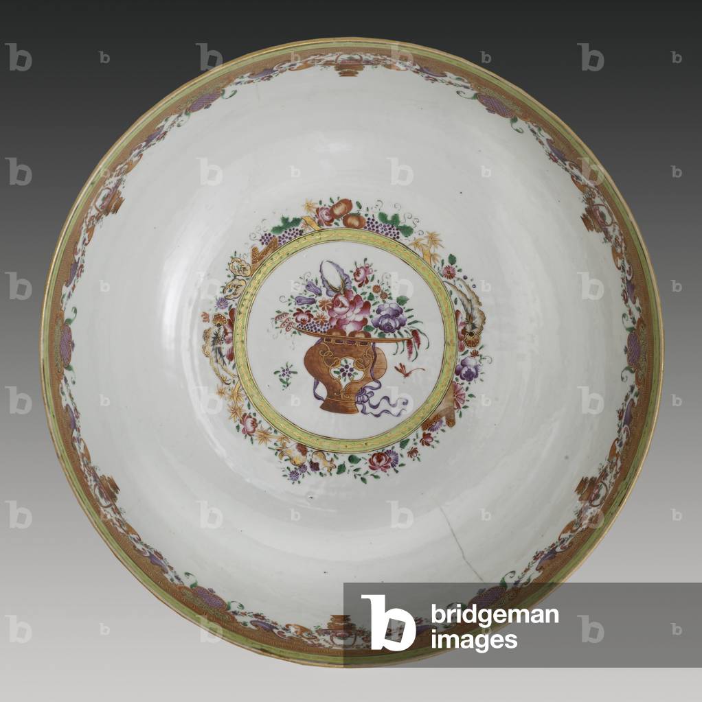 Interior, Famille verte hong bowl, Qianlong Dynasty, c.1785 (hard paste porcelain)