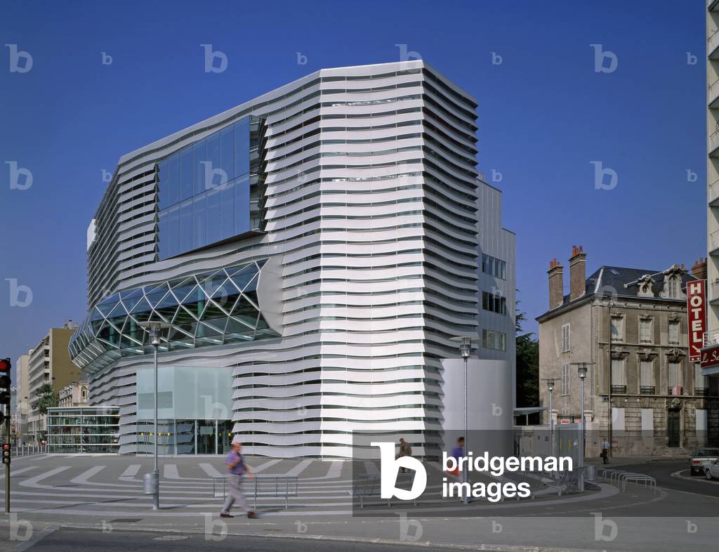 La mediatheque d'Orleans (Loiret), Place Gambetta, architects Pierre du Besset and Dominique Lyon, 1994.