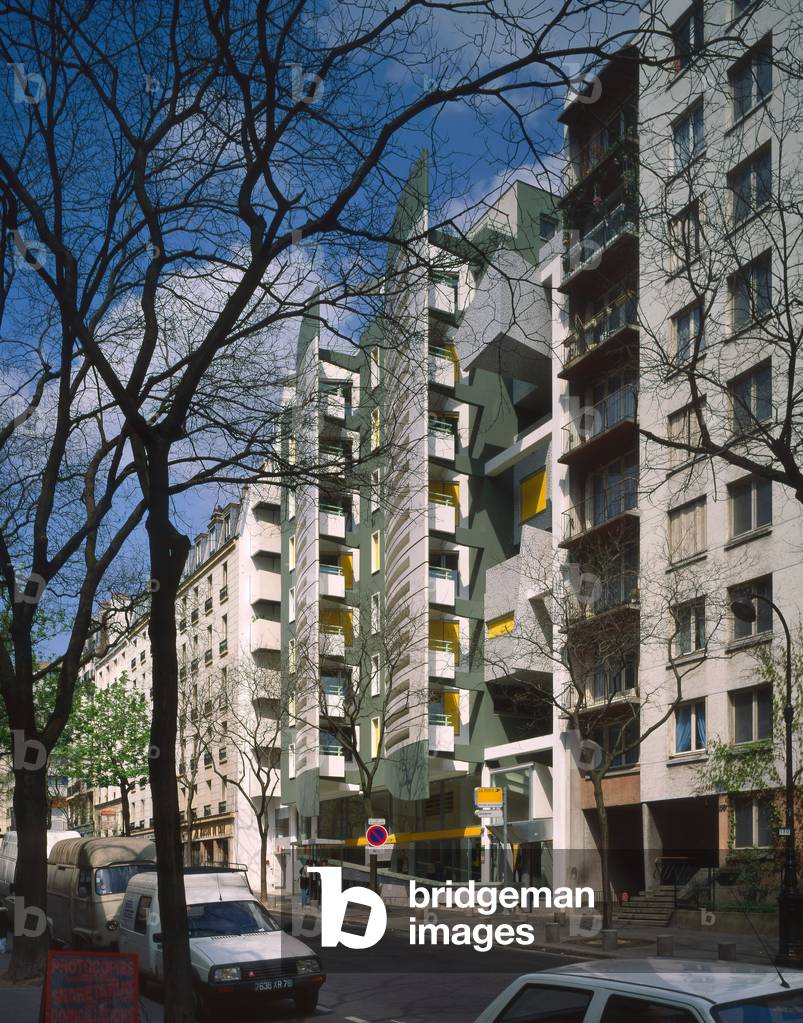 Social housing and post office, 132 rue des Pyrenees in Paris 75020. Realisation 1994, architect Michel Bourdeau. Photography 1994.