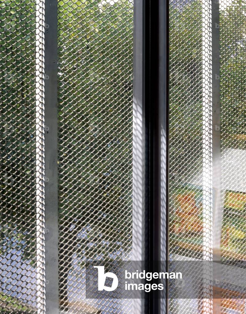 Tole deployee. Unique location in Nantes (Loire Atlantiques), architect Patrick Bouchain, 2000. Photography 2000.