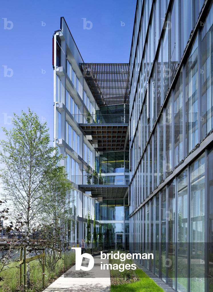 The headquarters of the Caisse d'Epargne, Avenue Willy Brandt, Euralille in Lille, Nord, Nord pas de Calais (Nord-Pas-de-Calais), France. Architecture by Michel Gutmann, Dusapin and Leclercq Architectes, 2008. Photography 15/07/2008