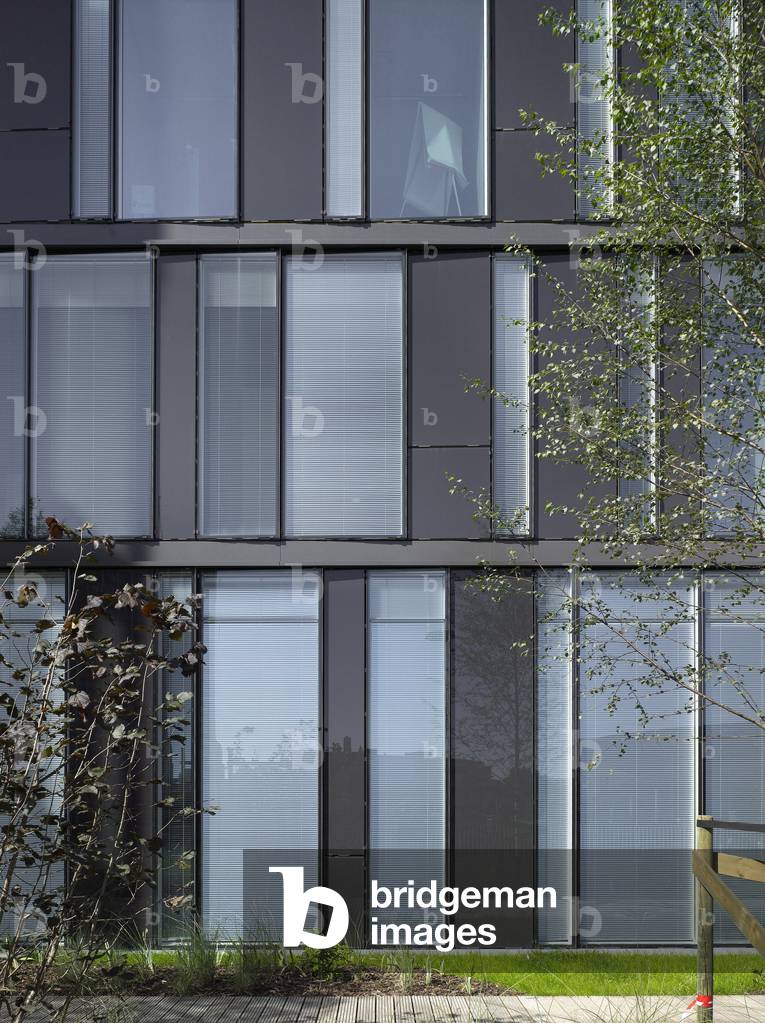 The headquarters of the Caisse d'Epargne, Avenue Willy Brandt, Euralille in Lille, Nord, Nord pas de Calais (Nord-Pas-de-Calais), France. Architecture by Michel Gutmann, Dusapin and Leclercq Architectes, 2008. Photography 15/07/2008