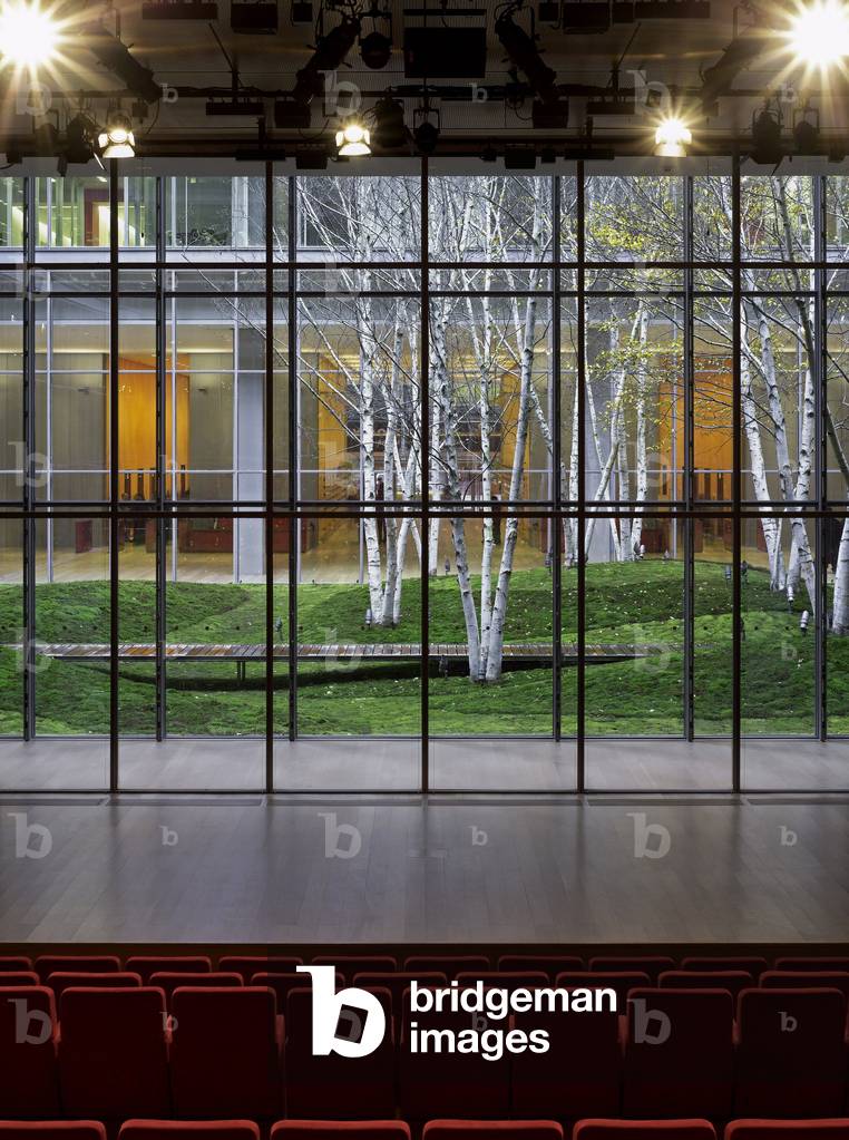 New York Time Tower, New York, United States. This 279-metres high tower is a very interesting technical feature. The agency has developed a second skin on the outer surface, giving the illusion of a large floating sail, passing the top of about thirty meters.