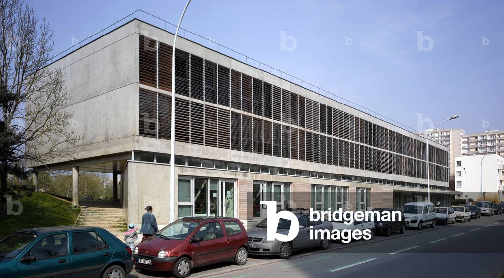 Le Pole social du Blosne in Rennes, Ille-et-Vilaine (lle and Vilaine), Brittany, France. Architecture by Jean Philippe Pargade, 2007. Photography 2007.