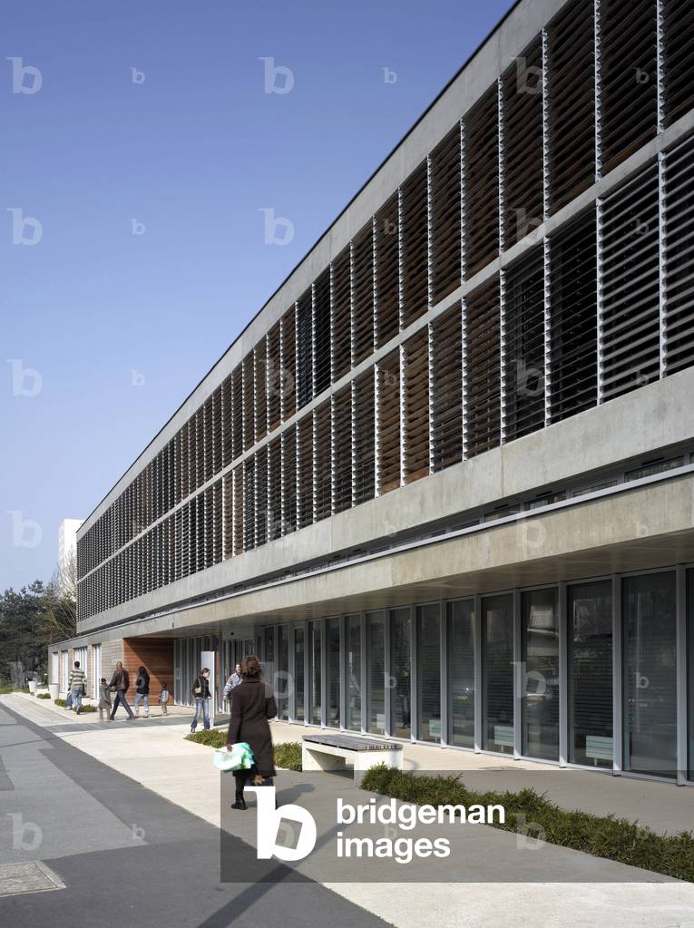 Le Pole social du Blosne in Rennes, Ille-et-Vilaine (lle and Vilaine), Brittany, France. Architecture by Jean Philippe Pargade, 2007. Photography 2007.