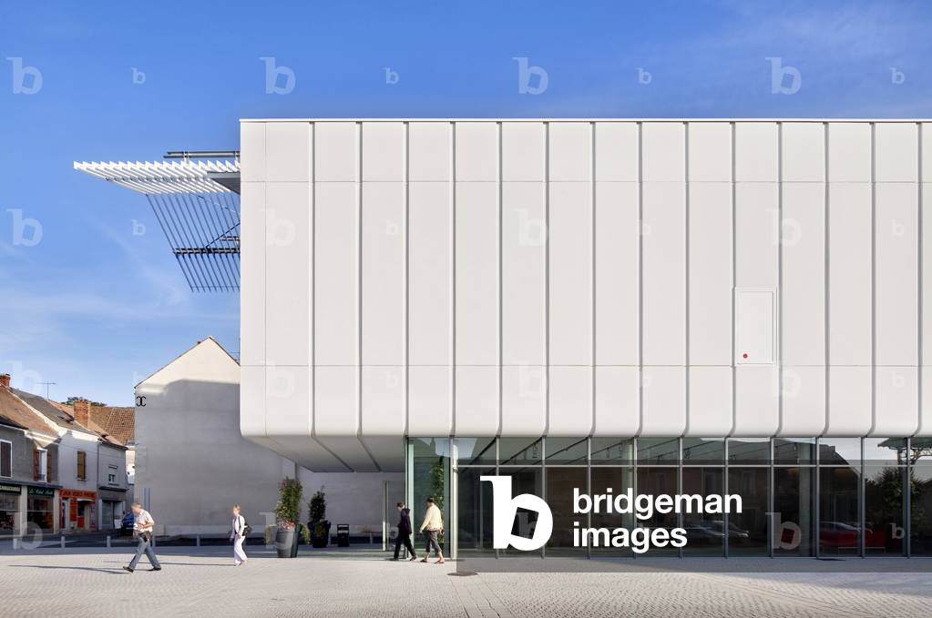 The media theque of Auneau en Eure et Loir, space Dagron. Architects Patrick Mauger, Antonio Belvedere, Leotorio Berellini, 2009.