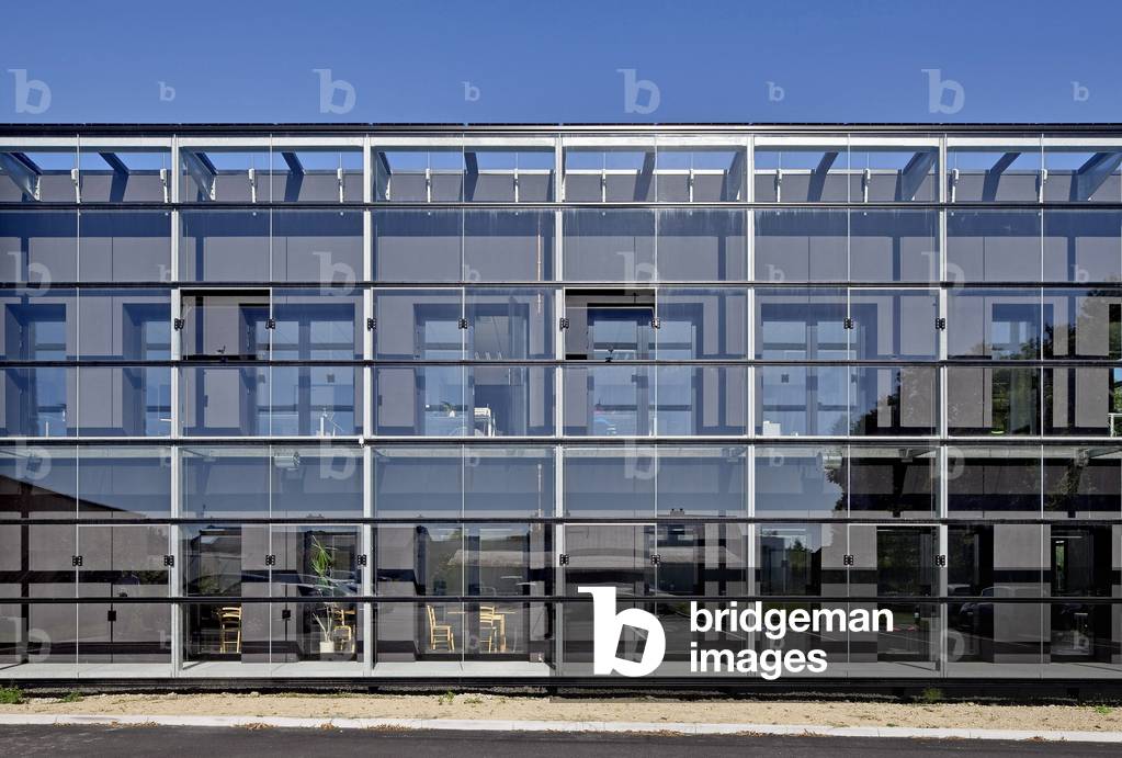 The extension of the “Meteo France Ouest” Centre, 27 rue Jules Valles, Saint Jacques de la Lande, Ille et Vilaine (Ille et Vilaine), Brittany. Architecture by Yves-Marie Maurer, 2009. Photography 1/9/2009.