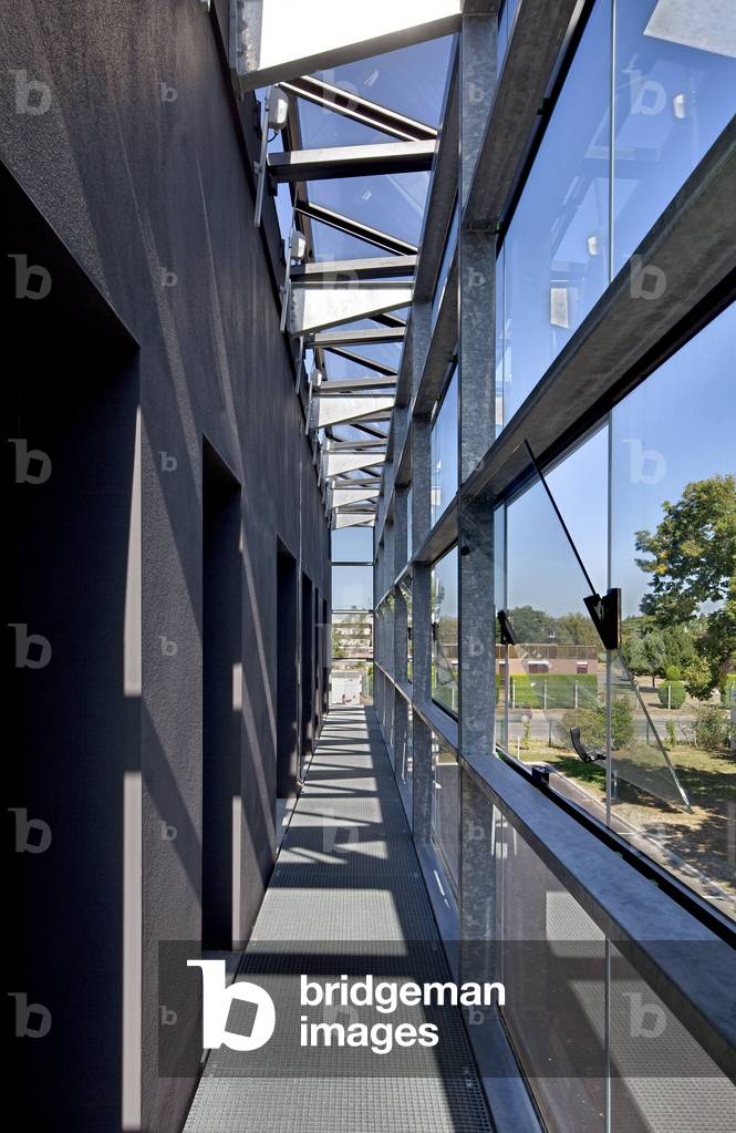 The extension of the “Meteo France Ouest” Centre, 27 rue Jules Valles, Saint Jacques de la Lande, Ille et Vilaine (Ille et Vilaine), Brittany. Architecture by Yves-Marie Maurer, 2009. Photography 1/9/2009.