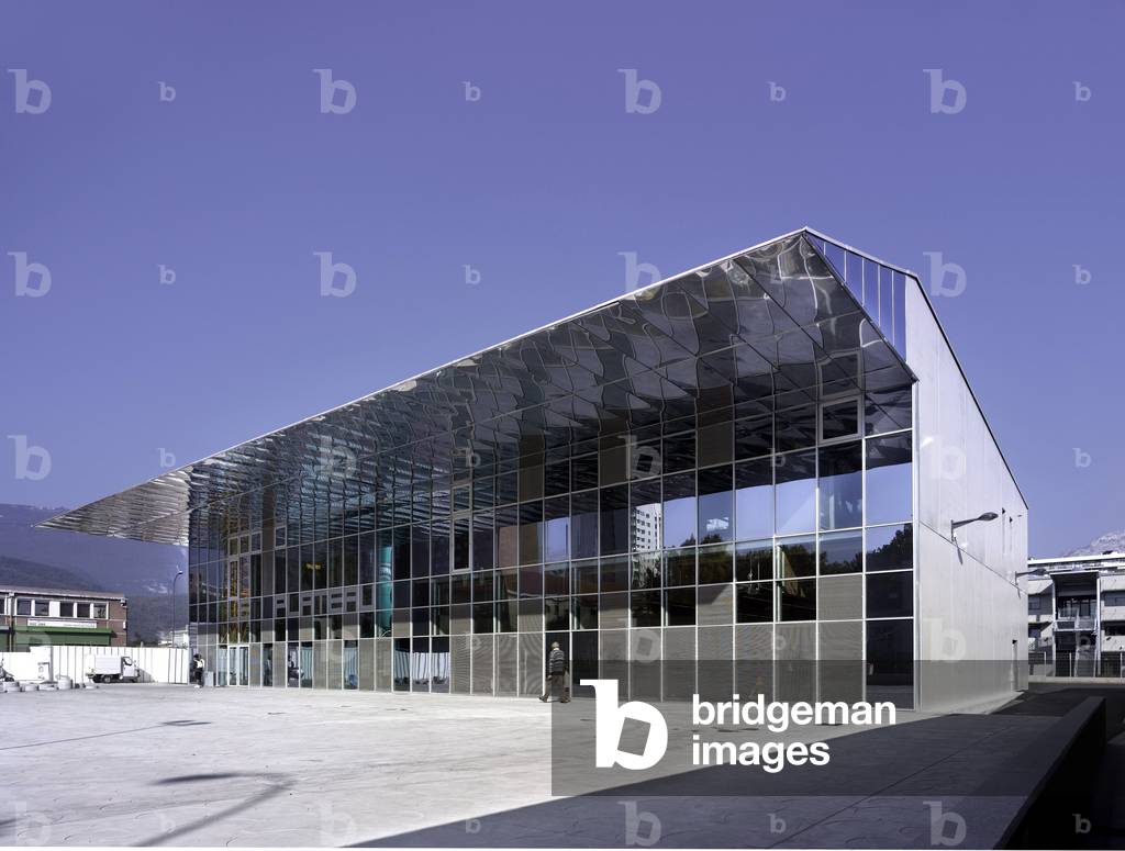 Le Pole Jeunesse, Sports and Culture “” Le Plateau””, 74 rue Anatole France, Grenoble, Isere, Rhone Alpes (Rhone-Alpes), France. Architecture of Nicolas C Guillot with Radiu Molnar and Pascal Pinccinato, 2006-2008. Photography 10/06/08