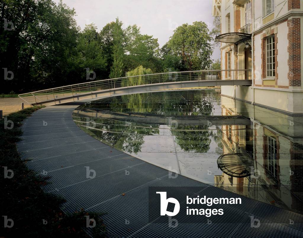 Usinor Sacilor conference center in Saint-Germain en Laye (Les Yvelines). Architect Dominique Perrault, 1989-1991.