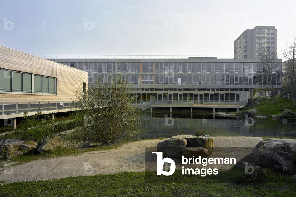 Le Pole social du Blosne in Rennes, Ille-et-Vilaine (lle and Vilaine), Brittany, France. Architecture by Jean Philippe Pargade, 2007. Photography 2007.