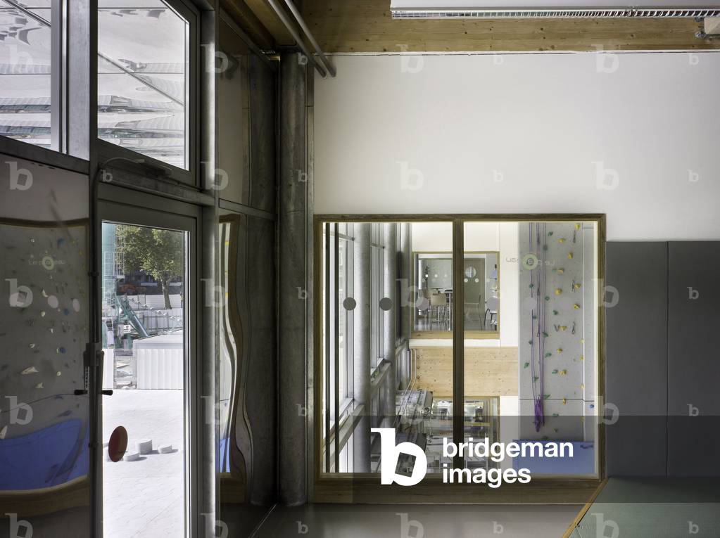 Le Pole Jeunesse, Sports and Culture “” Le Plateau””, 74 rue Anatole France, Grenoble, Isere, Rhone Alpes (Rhone-Alpes), France. Architecture of Nicolas C Guillot with Radiu Molnar and Pascal Pinccinato, 2006-2008. Photography 10/06/08