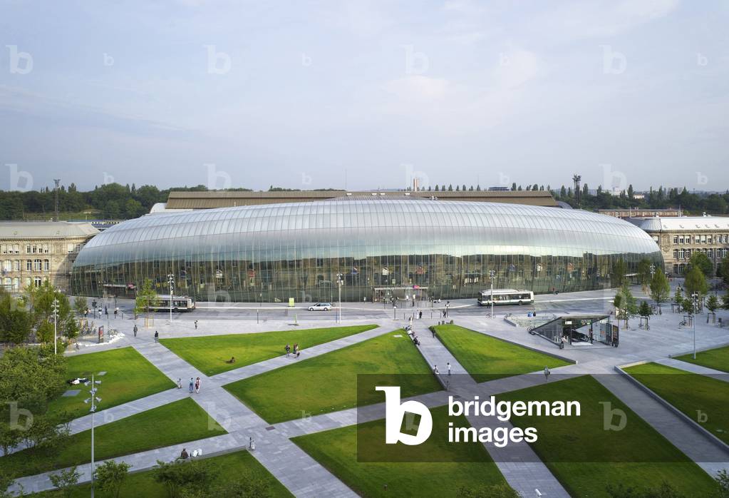 Strasbourg station (Bas Rhin, Alsace). Extension, Station Square. Architects Jean Marie Duthilleul and Etienne Tricaud, realisation 2007. Photography 30/07/08.