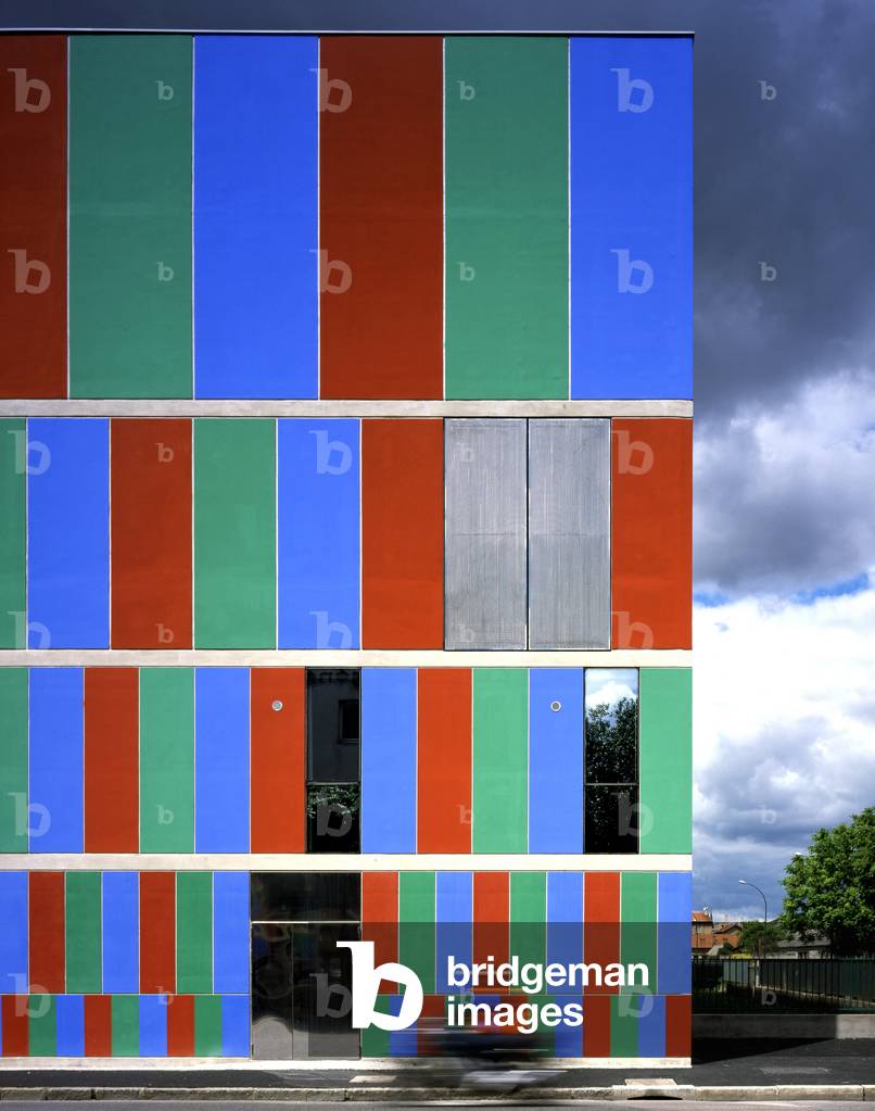 Facade of a studio theatre in Villeurbanne (Rhone). Realisation 2002, architects Radu Molnar and Picinato. Photography 2002.
