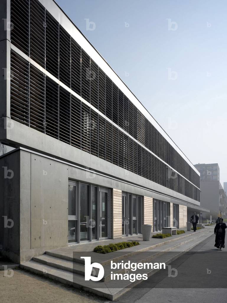 Le Pole social du Blosne in Rennes, Ille-et-Vilaine (lle and Vilaine), Brittany, France. Architecture by Jean Philippe Pargade, 2007. Photography 2007.