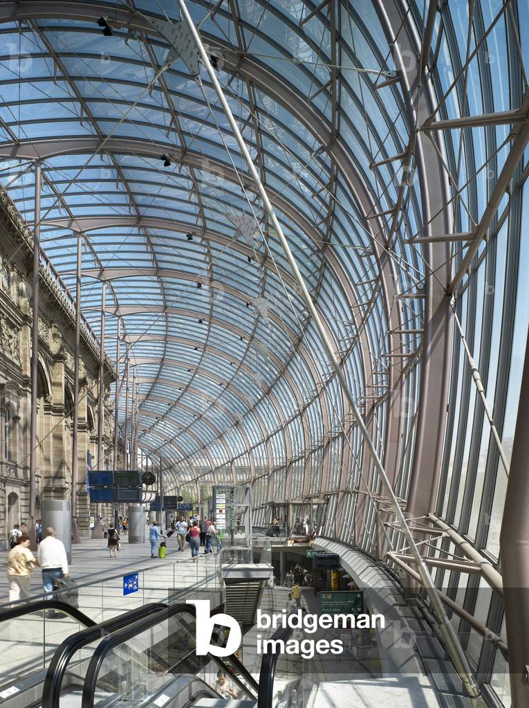 Strasbourg station (Bas Rhin, Alsace). Extension, Station Square. Architects Jean Marie Duthilleul and Etienne Tricaud, realisation 2007. Photography 30/07/08.