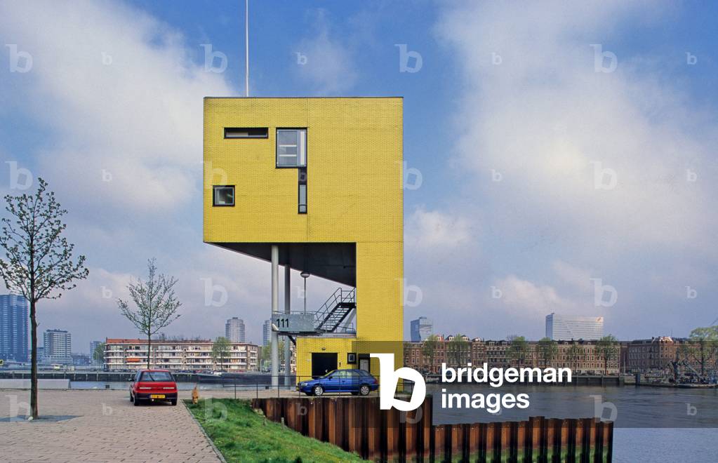 The house of the bridge guard in Wilhemminakade, Rotterdam (Netherlands). Construction 1994-1996, architect Bolles Wilson.