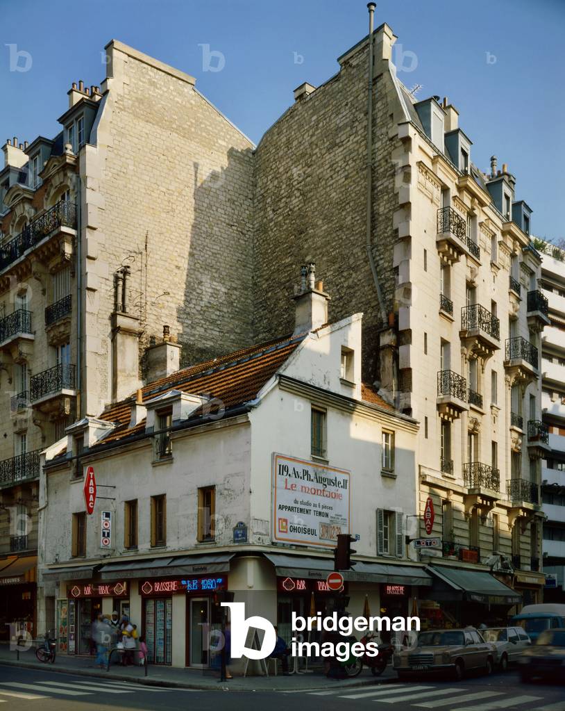 Corner building rue de Charonne Paris 11th arrondissement.