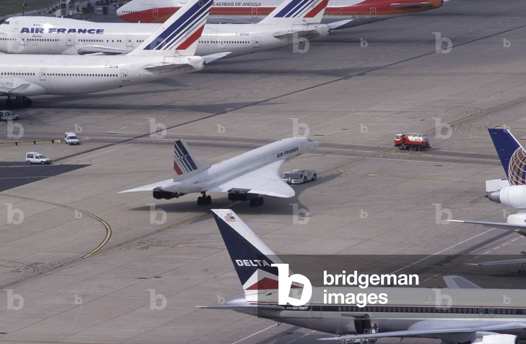 Airport Roissy Charles de Gaulle, Terminal 2 F in Roissy, Val d'Oise, France, photo taken 1998 (photo)