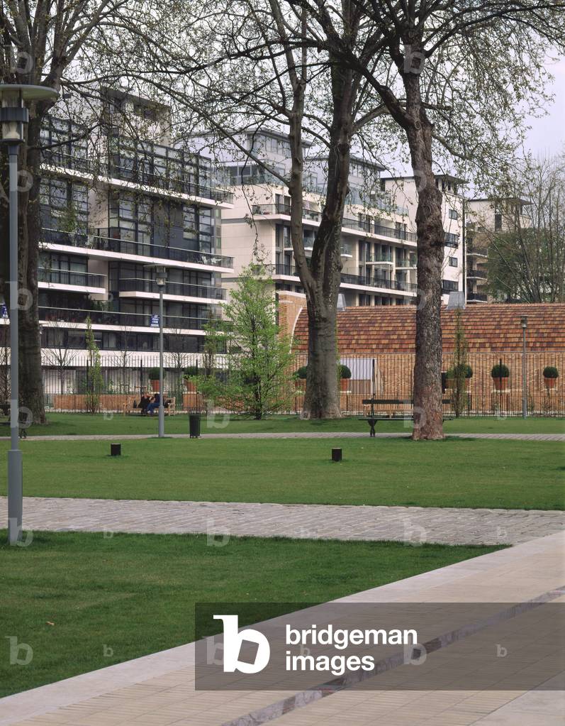 Parc de Bercy in Paris 12th arrondissement. Amenage has the location of the old wine warehouses of Bercy. Realisation 1996, architects Bernard Huet with Madeleine Ferrand Jean-Pierre Feugas and Bernard Leroy, landscape designers Ian Le Caisne and Philippe Raguin.